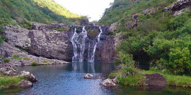 Canyoning cascade tamarind falls nature hiking trip mauritius (3)